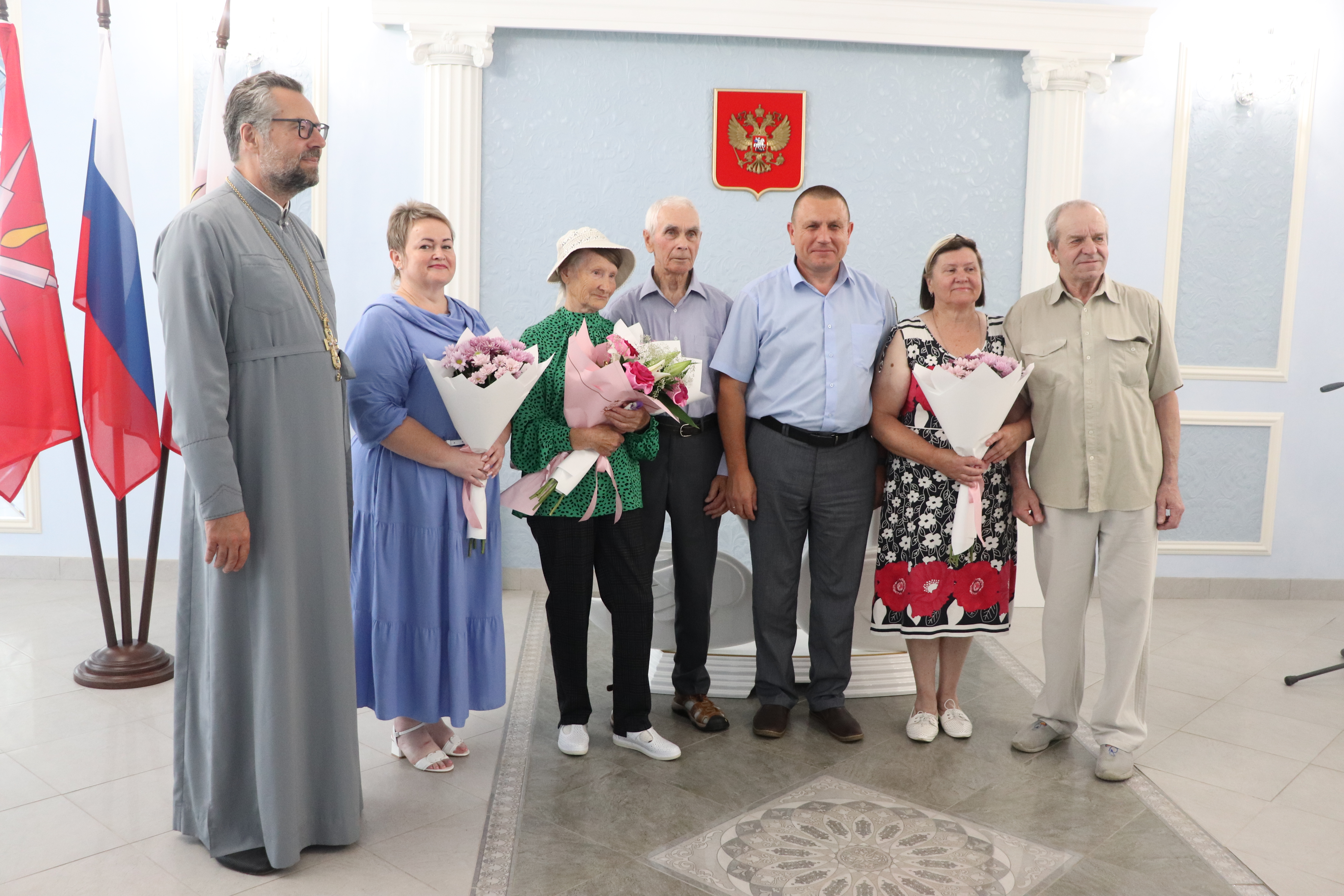 В ЗАГСе Донского вручали медали «За любовь и верность».