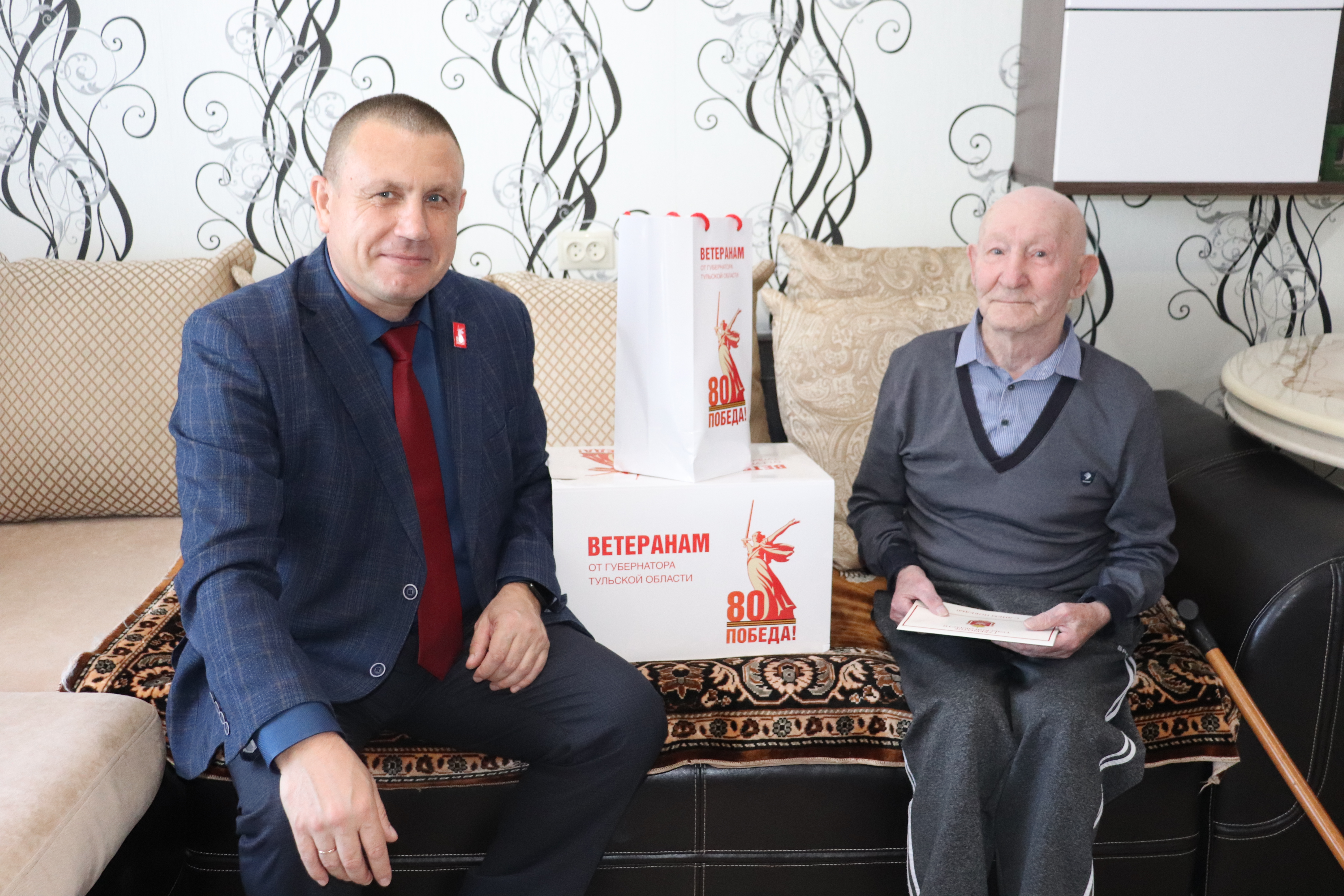 В нашем городе продолжают поздравлять ветеранов с предстоящим 80-летием Великой Победы.