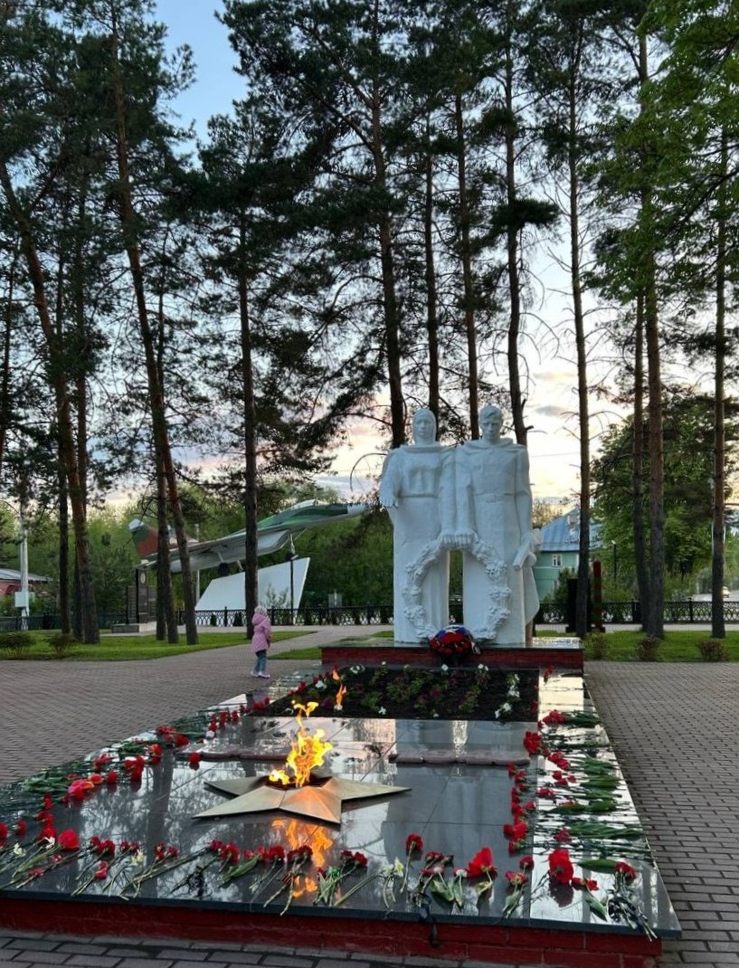 Уважаемые дончане, дорогие ветераны, труженики тыла, дети войны! Примите наши искренние поздравления с Днем Победы!.
