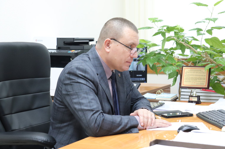 Глава администрации Сергей Кулик провел прием населения по личным вопросам. Глава администрации Сергей Кулик провел прием населения по личным вопросам.