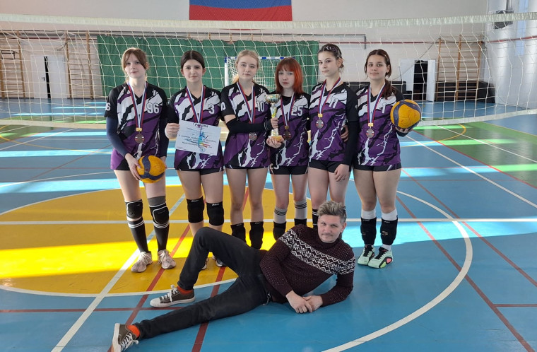 В городе Узловая, ФОК «Узловая – Арена» был проведен турнир по волейболу среди команд девушек до 18 лет, посвящённый Международному женскому Дню 8 марта. В городе Узловая, ФОК «Узловая – Арена» был проведен турнир по волейболу среди команд девушек до 18 лет, посвящённый Международному женскому Дню 8 марта.