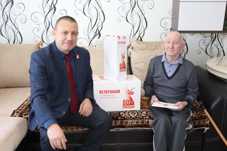 В нашем городе продолжают поздравлять ветеранов с предстоящим 80-летием Великой Победы. В нашем городе продолжают поздравлять ветеранов с предстоящим 80-летием Великой Победы.