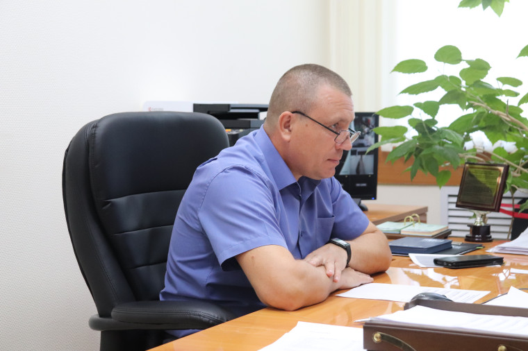 Глава администрации Сергей Кулик провел прием населения по личным вопросам. Глава администрации Сергей Кулик провел прием населения по личным вопросам.