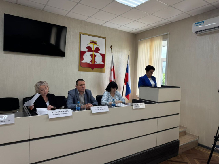 В зале заседаний состоялось очередное заседание Собрания депутатов муниципального образования город Донской седьмого созыва под председательством главы муниципального образования город Донской Елены Александровой.. В зале заседаний состоялось очередное заседание Собрания депутатов муниципального образования город Донской седьмого созыва под председательством главы муниципального образования город Донской Елены Александровой..