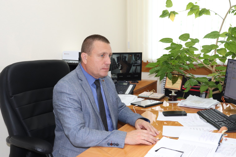 Глава администрации Сергей Кулик провел прием населения по личным вопросам. Глава администрации Сергей Кулик провел прием населения по личным вопросам.
