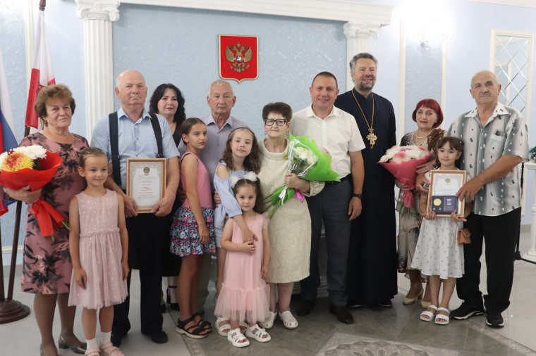 В Донском прошло торжественное мероприятие «Свет семейного очага». В Донском прошло торжественное мероприятие «Свет семейного очага».